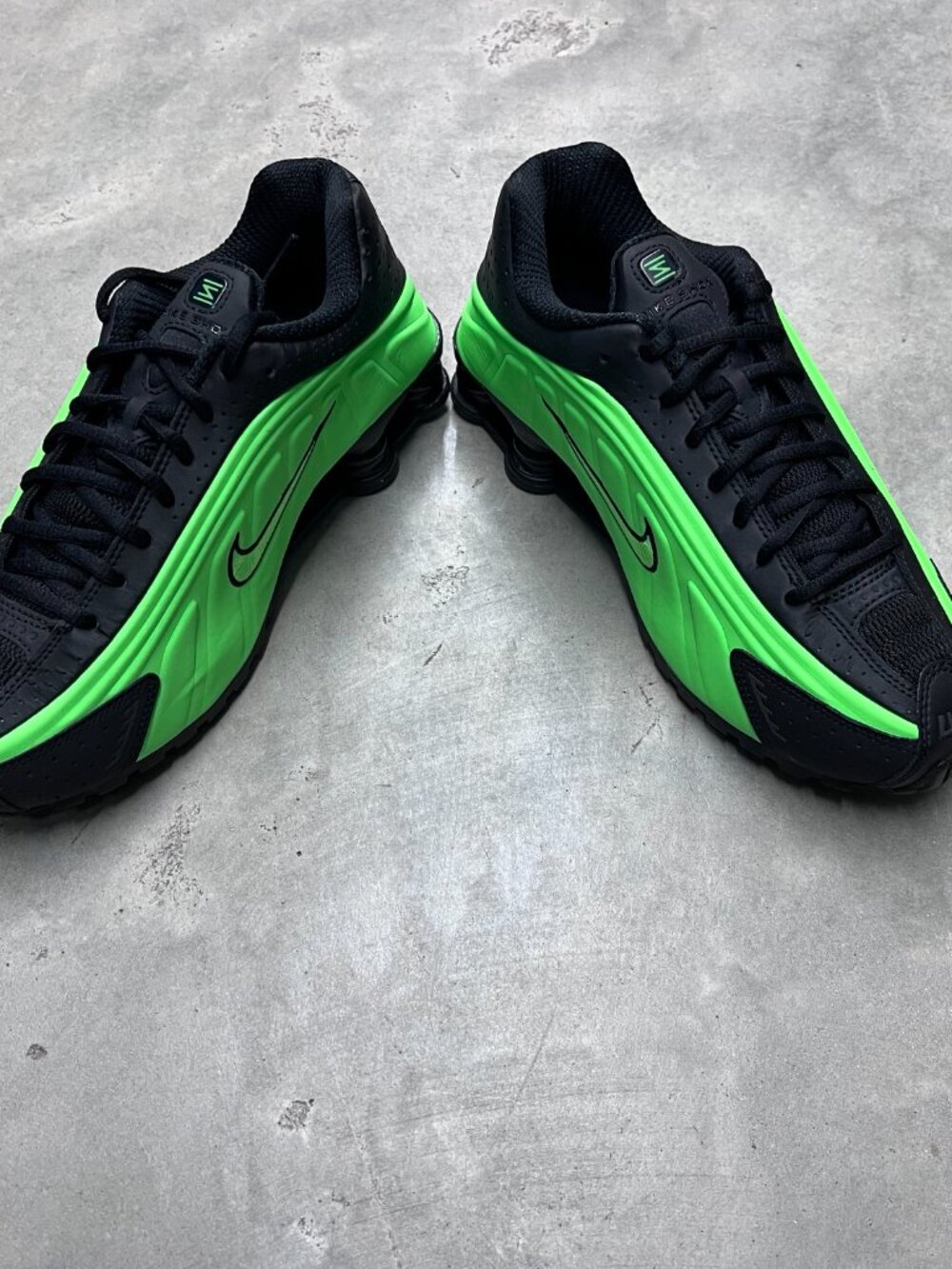 Nike Shox R4 Black Voltage Green Wmn's Size 9 AR3565 013 - New - Picture 5 of 7